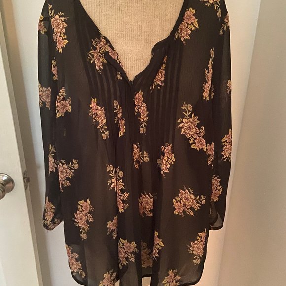 Torrid black floral sheer top - Picture 1 of 5